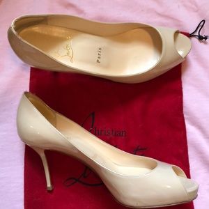 WORN ONCE - Beige Christian Louboutin peep toe
